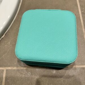 Jewelry travel case.  Pristine condition. Nvr been used